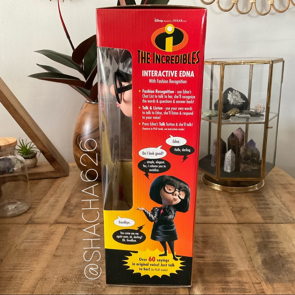 The Incredibles Interactive Edna Mode Doll - Picture 2 of 4
